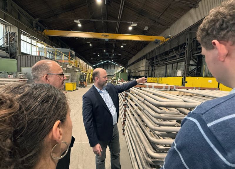 Projekt-Team KIMETRO beim Besuch in der Werkhalle der Häuser & Co GmbH