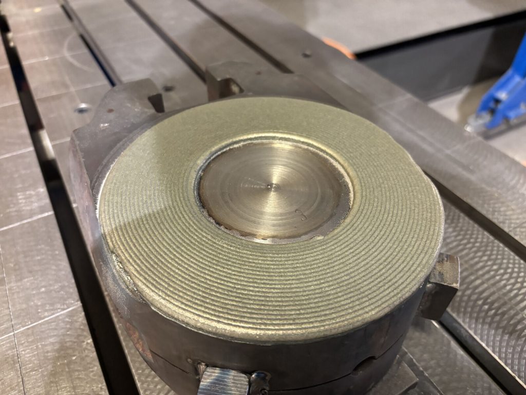 Plattenkeil mit Beschichtung im LaserCladding mit Stellite